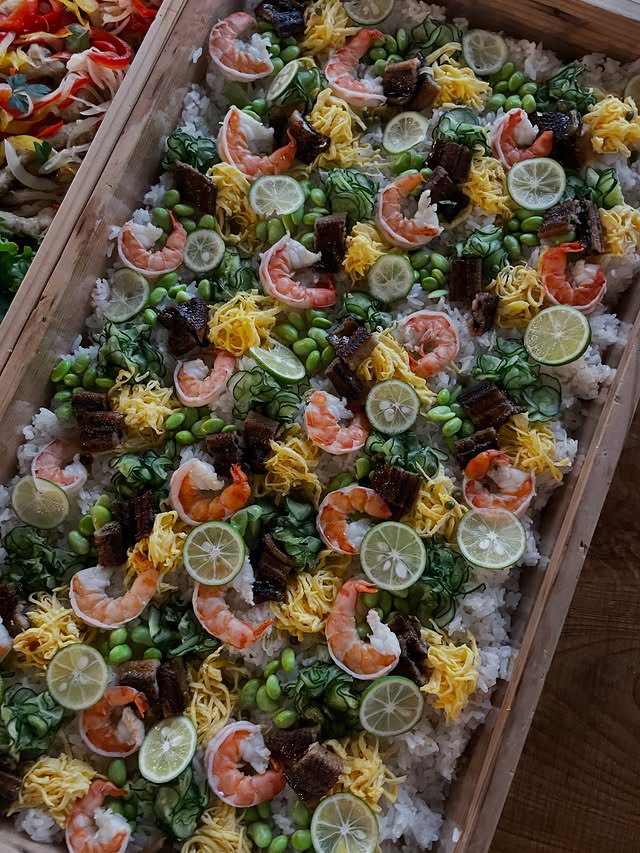 木箱に詰めた夏野菜たっぷりのケータリング